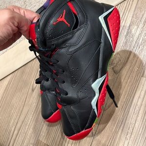 Like new size 6 Jordans